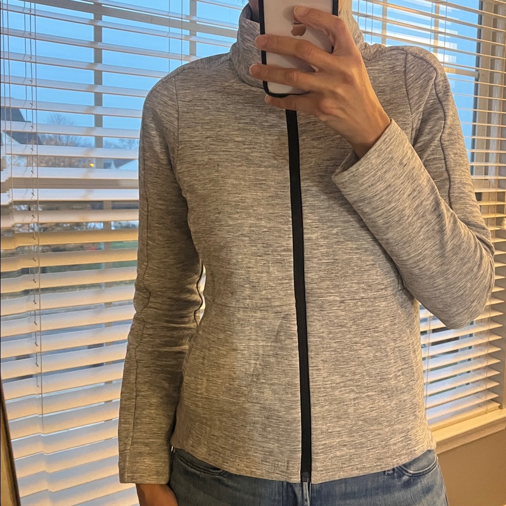 Lululemon 2 xs Gray Zip-Up Jacket